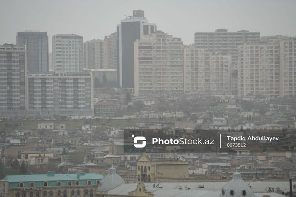 Bakıya bu ilin ilk qarı yağır - FOTO