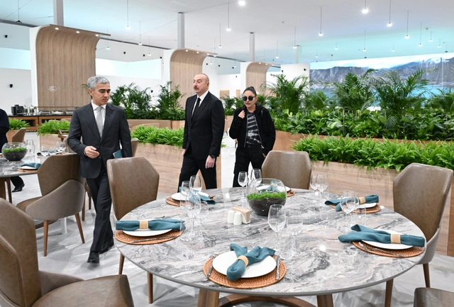 İlham Əliyev Bakı Olimpiya Stadionunun ərazisində COP29-la bağlı yaradılan şəraitlə tanış olub - Foto