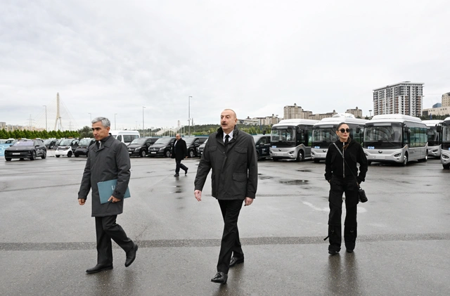 İlham Əliyev Bakı Olimpiya Stadionunun ərazisində COP29-la bağlı yaradılan şəraitlə tanış olub - Foto