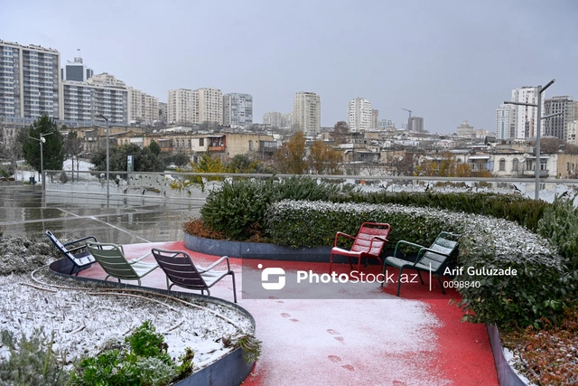 Qarlı Bakıdan gözoxşayan görüntülər - Foto